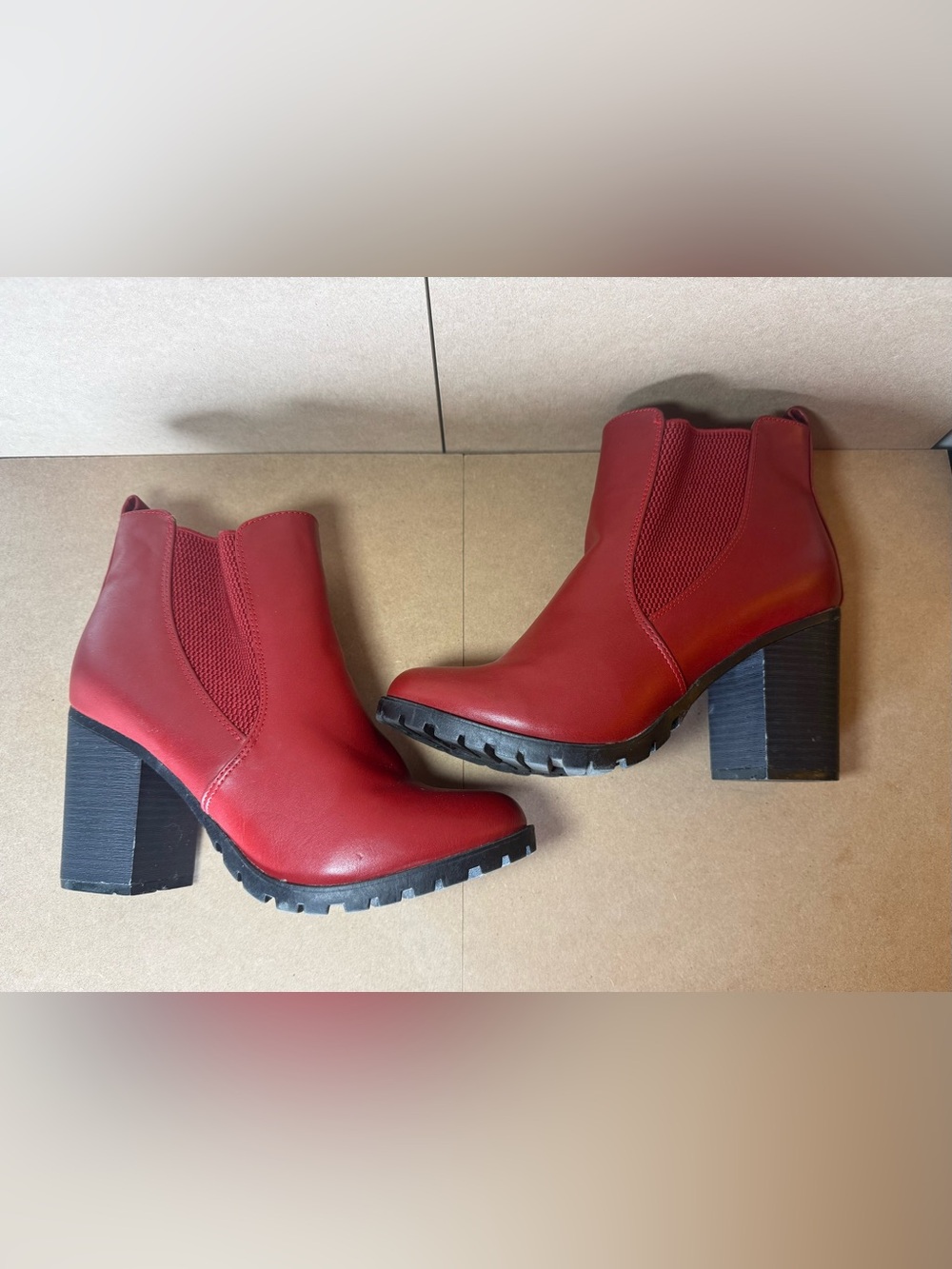 Breckelles Red Faux Leather Ankle Boots Booties Chunky Black Block Heel Size 8 - Picture 4 of 8